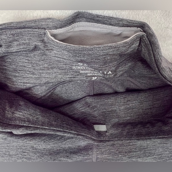 Athleta Ultimate Stash High Rise 7/8 Legging Grey Size Small Excellent Condition - Picture 5 of 6